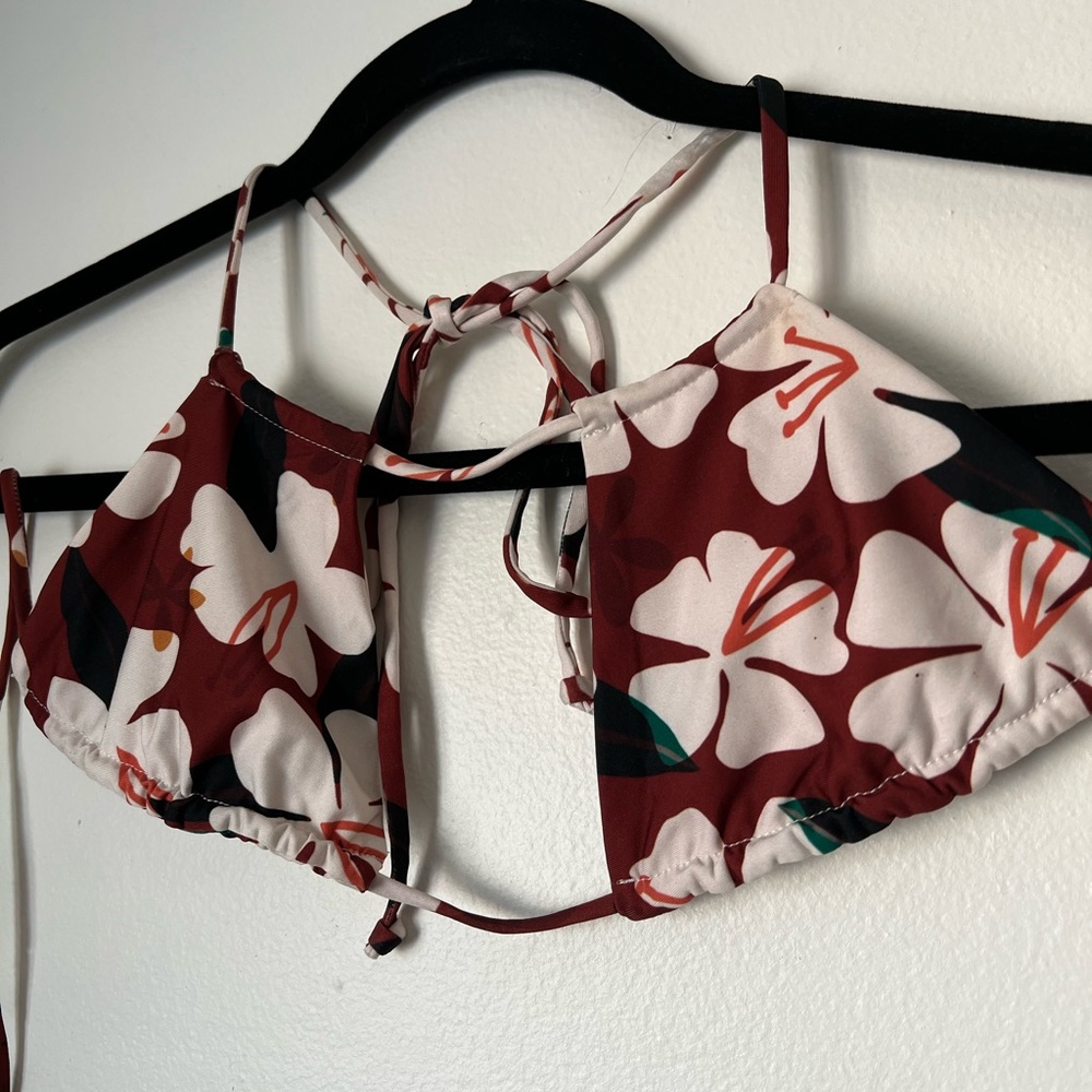 Stone Fox swim red and white floral bikini top | size M